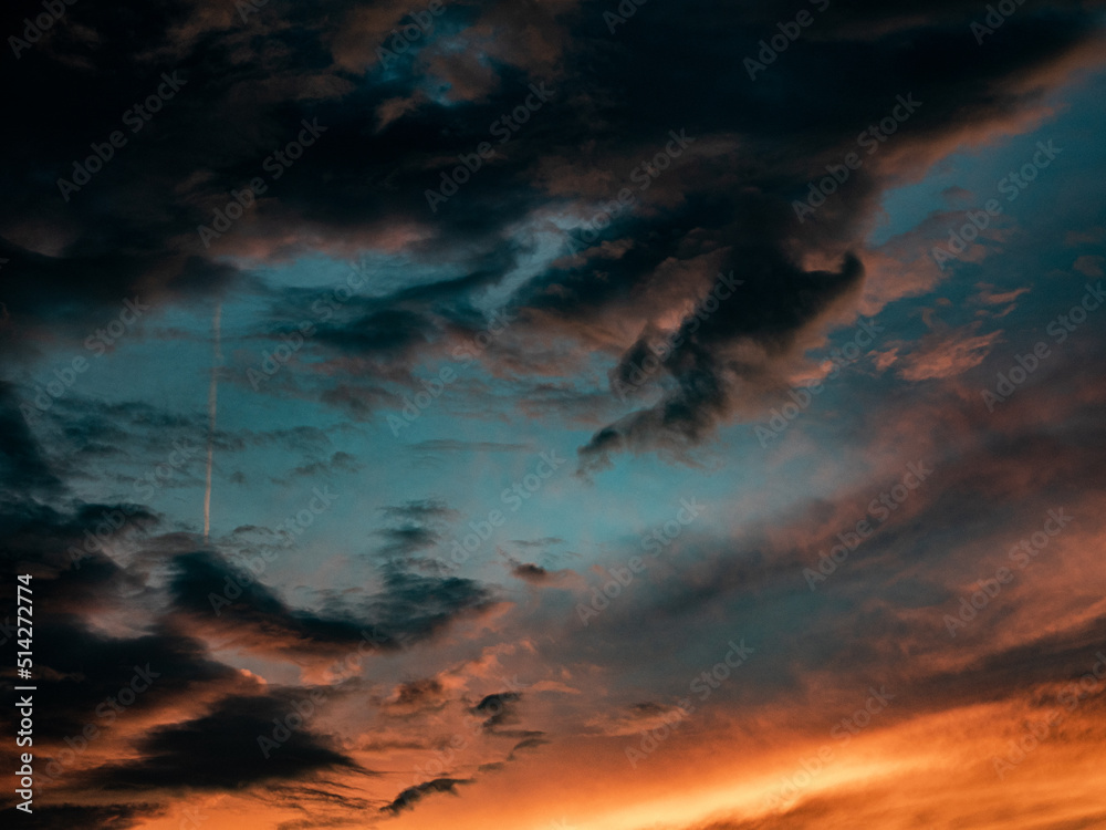 Wolkenhimmel nach Sonnenuntergang