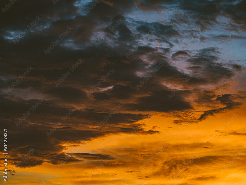 Wolkenhimmel nach Sonnenuntergang Wolkenhimmel nach Sonnenuntergang