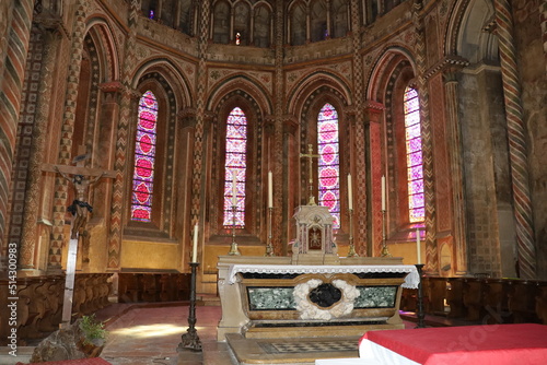 L'église collégiale Saint Barnard, construite au 9ème siècle, intérieur de l'église, village de Romans sur Isère, France photo