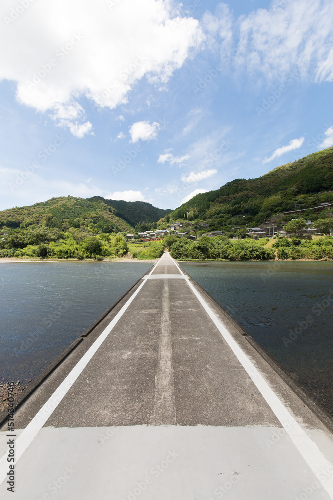 Obraz premium Subsidence bridge