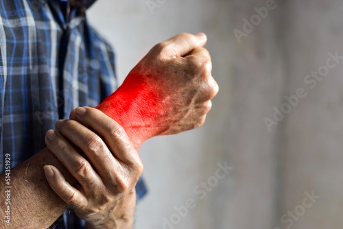 Fotografia Inflammation in the wrist joint of Asian man