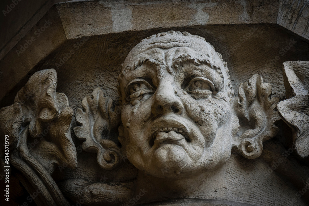 rostro tallado en las columnas de Sukiennice ,Rynek Główny , plaza del mercado, Cracovia , voivodato de Pequeña Polonia,Polonia,  eastern europe