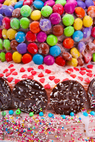 Selbstgemachte Geburtstagstorte  Nahaufnahme