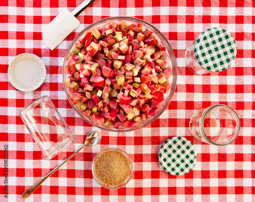 Einmachen von Rhabarber