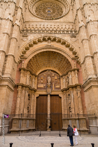 fachada principal  Catedral-Bas  lica de Santa Mar  a de Palma de Mallorca  iniciada en 1229  Palma  Mallorca  balearic islands  spain  europe