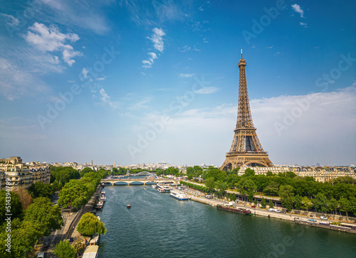 Fotobehang Aerial view of the Eiffel Tower in Paris, France