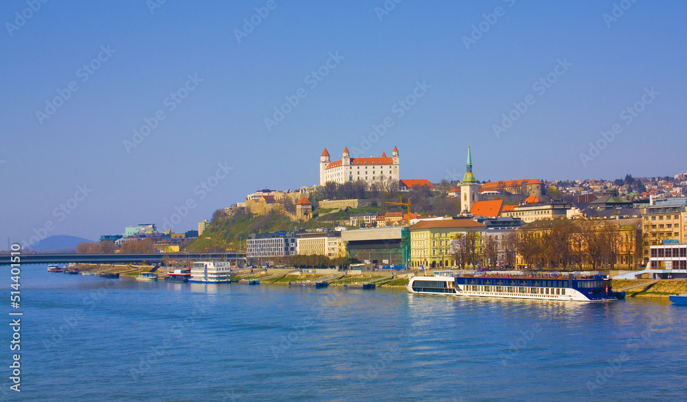 Obraz na płótnie View of Bratislava Castle from old tram bridge, Slovakia w salonie