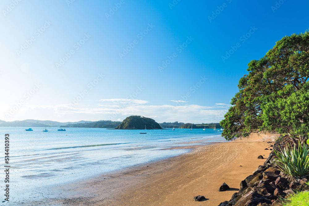 ニュージーランド　ベイ・オブ・アイランズのパイヒアのビーチの朝の風景