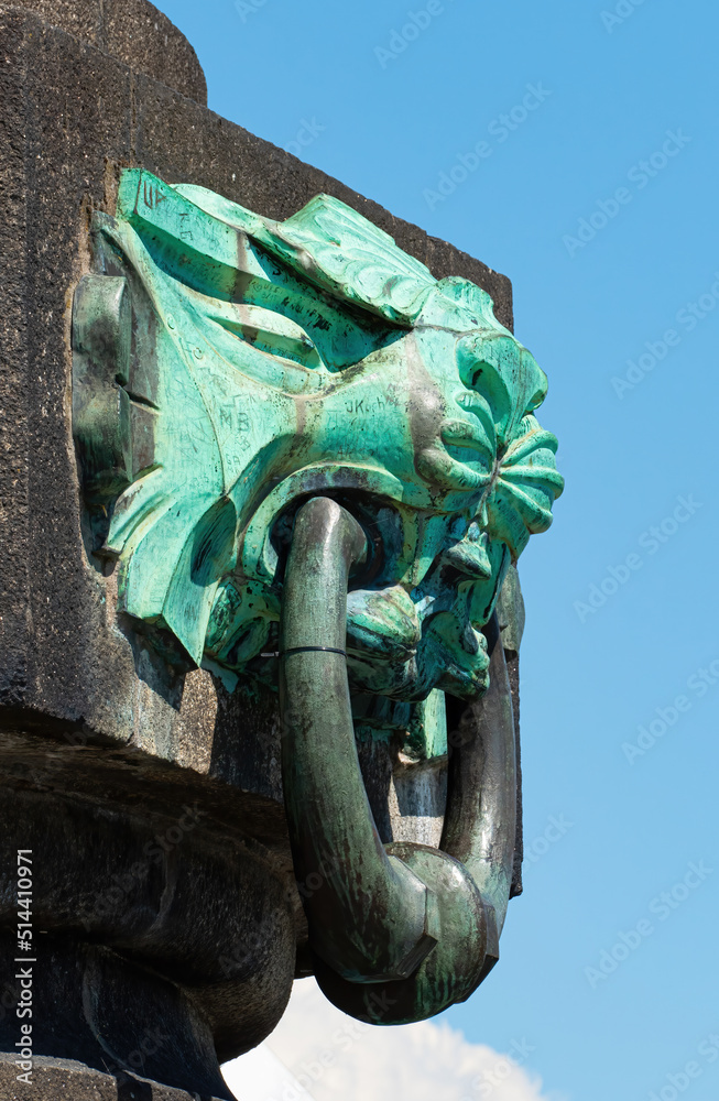 Löwe als Wächter am Kaiser-Wilhelm-Denkmal in Koblenz