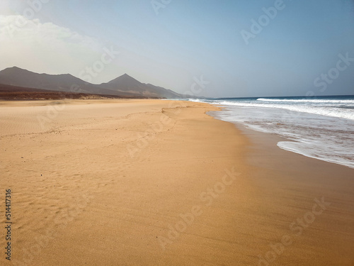 Foto Scenic View Of Beach Against Sky