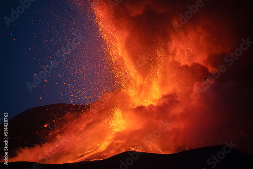 Leinwand Poster Etna Eruption 2022 And Winter Snow