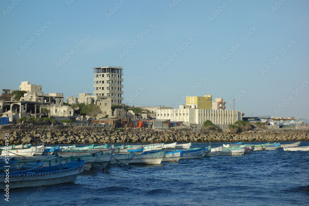Am alten italienischen Hafen in Mogadischu - obrazy, fototapety, plakaty 