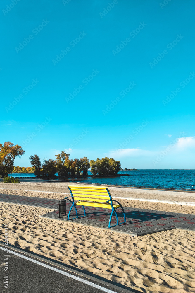Obraz premium Shop in the colors of the flag of Ukraine on the beach.
