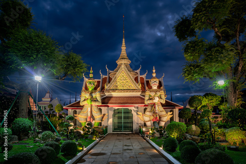 temple wat arun in thailand