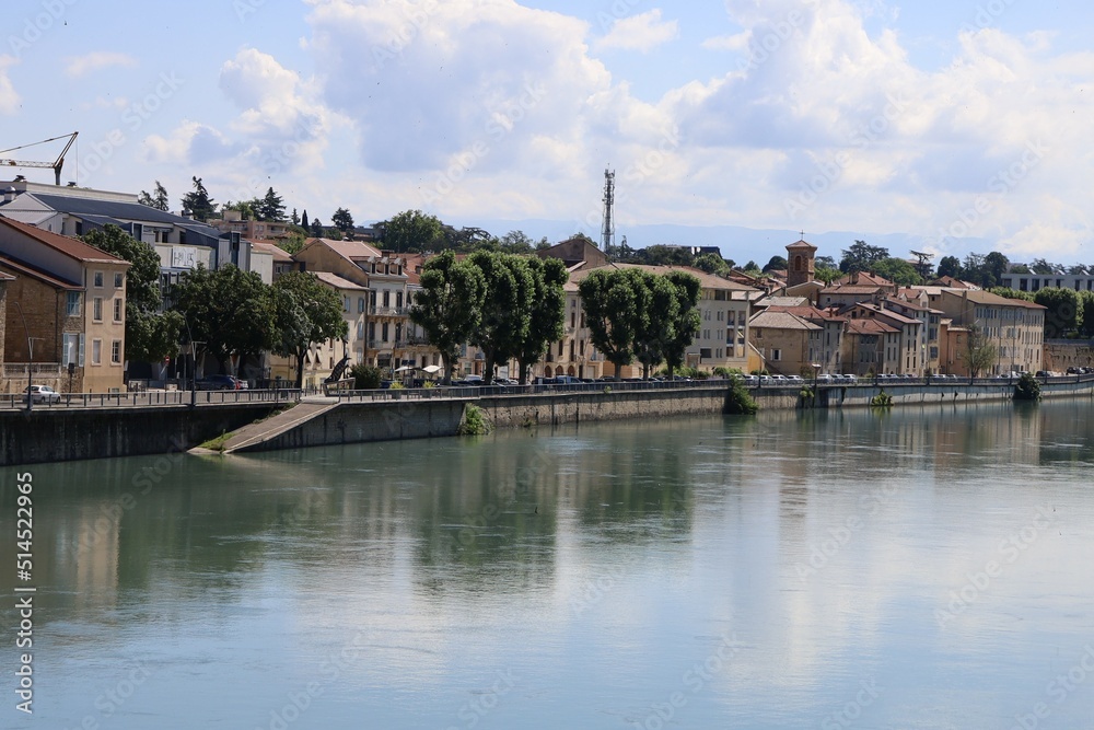Vue d'ensemble de Romans le long de la rivière Isère, ville de Romans sur Isère, département de la Drôme, France