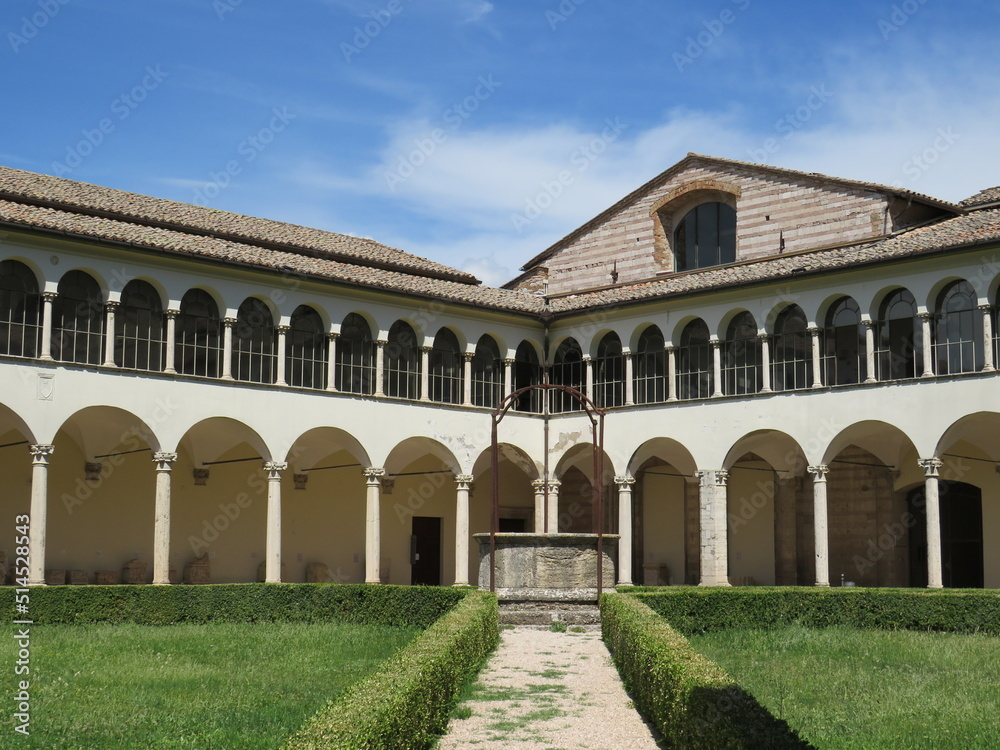 Chiostro della Basilica di San Domenico, Perugia, Umbria, Italia	