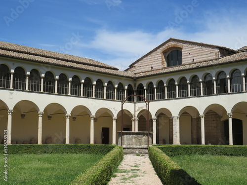 Chiostro della Basilica di San Domenico, Perugia, Umbria, Italia 
