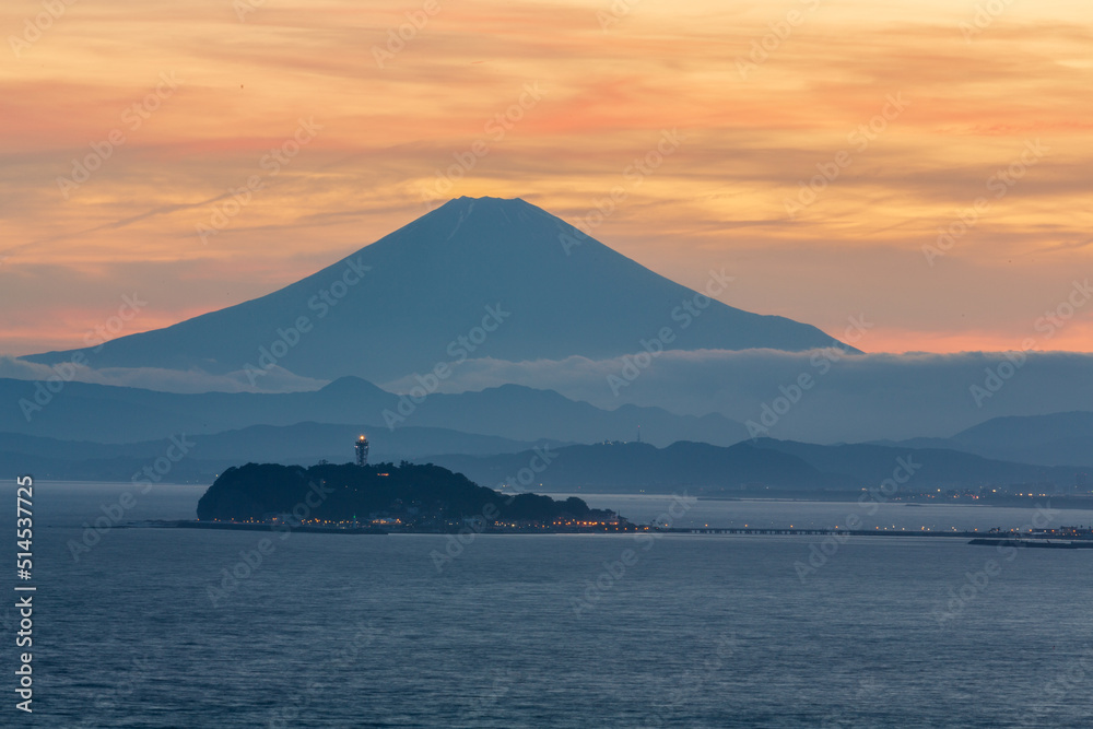 逗子市大崎公園から臨む梅雨明けの富士山と夕焼け