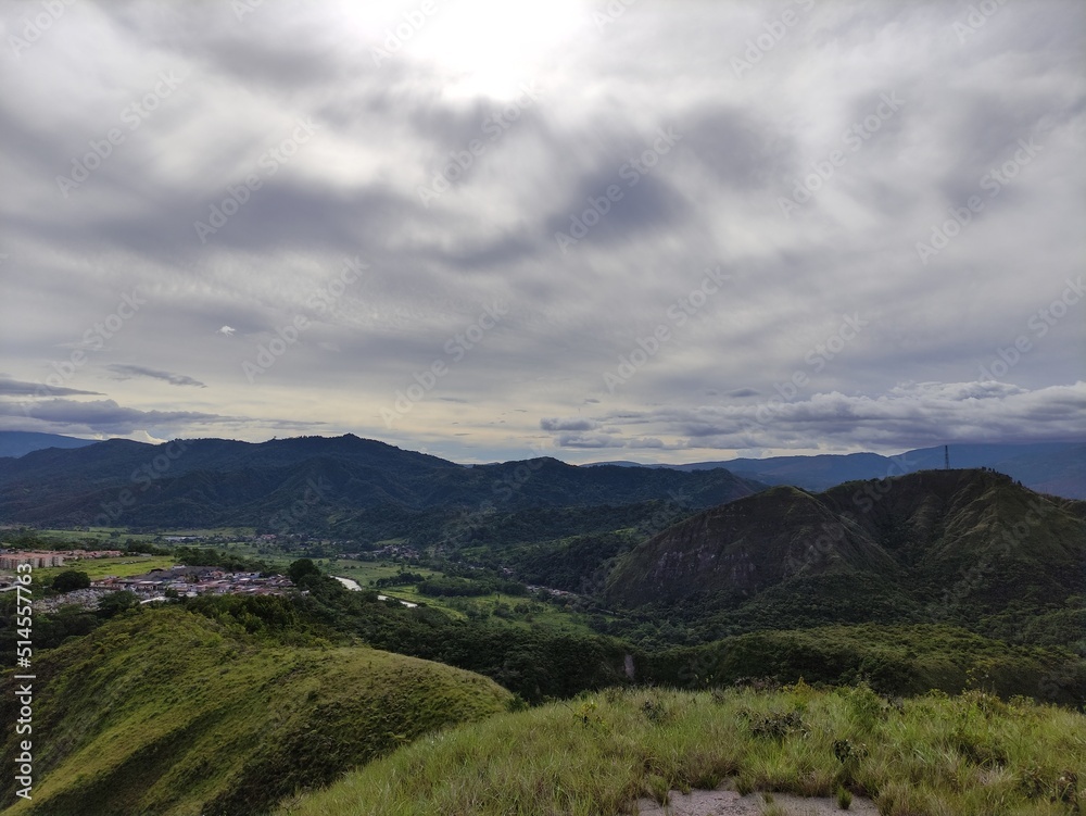 Obraz premium clouds over the mountains