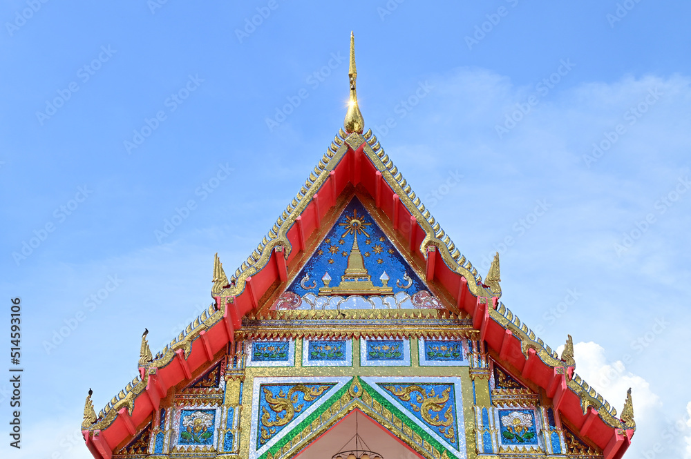 Naklejka premium Part of the Roof of a temple in Thailand. Traditional Thai style pattern on the roof of a temple with Blue Sky Background.
