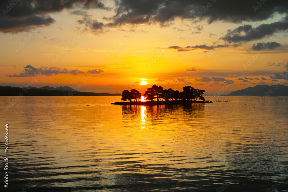 島根県松江市から見た宍道湖の夕日と嫁ヶ島
