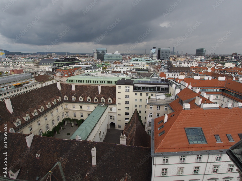 Wien - ist die Bundeshauptstadt der Republik Österreich  - von oben gesehen 
