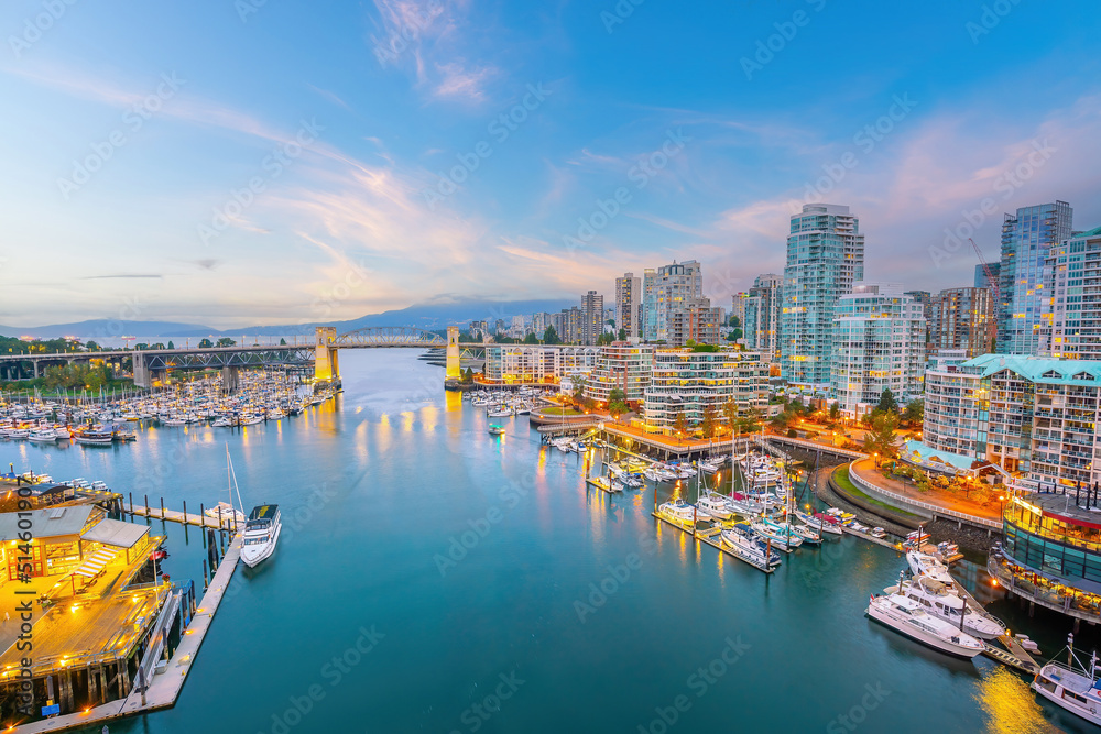 Fototapeta premium Downtown Vancouver skyline, citysicape of British Columba in Canada