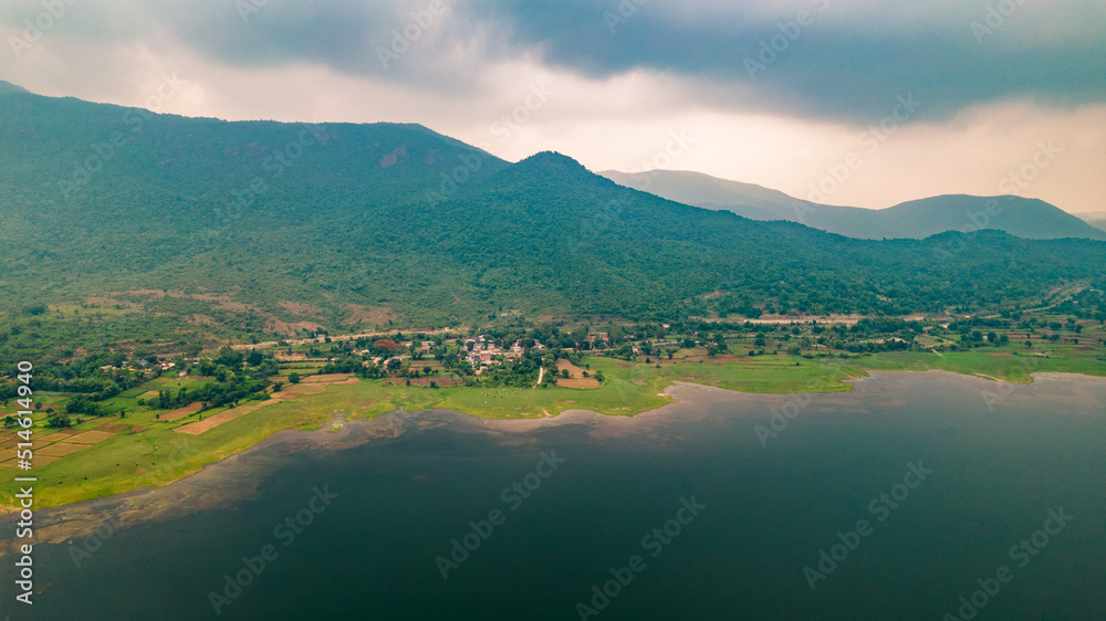 Obraz premium Dimna lake located in Jamshedpur, Jharkhand, India