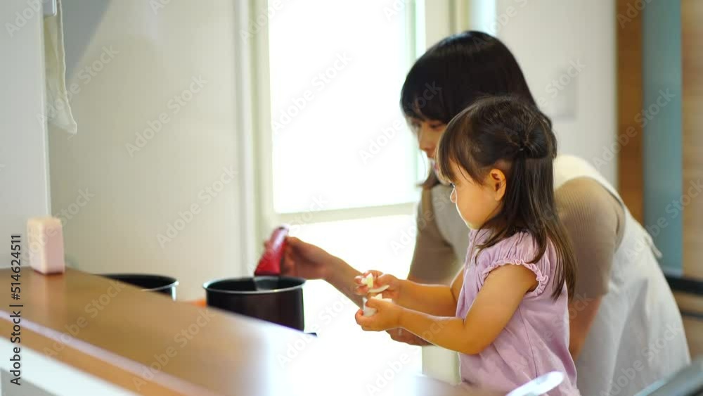 料理をする親子 料理をする親子
