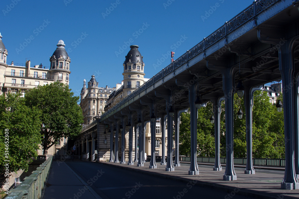 Naklejka premium Bridge of Bir Hakeim, Beauty of Paris, détails. 