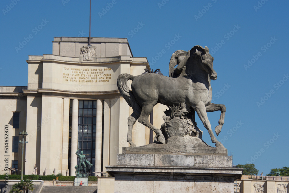 statue man and Horse, Beauty of Paris, détails.
