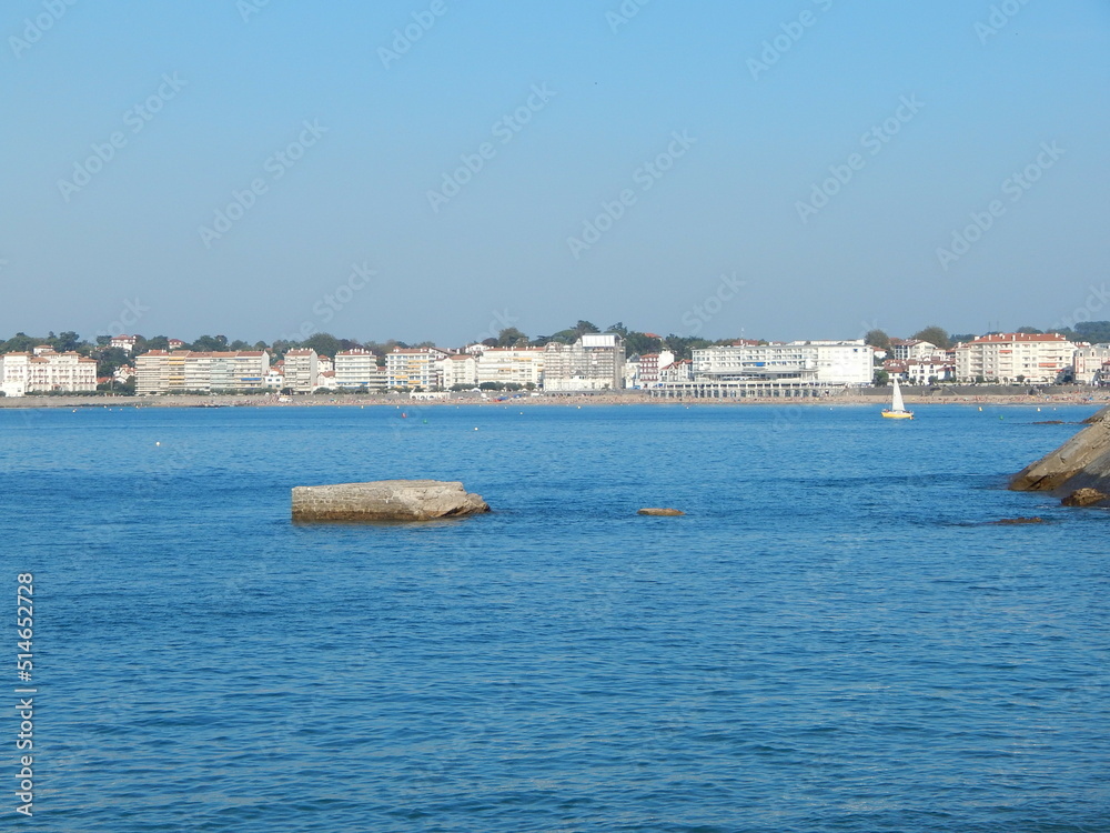 Front de mer de la baie de Saint Jean de Luz, sur la côte basque