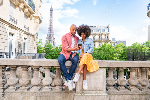 Photography Afro-american beautiful couple in love visiting Paris