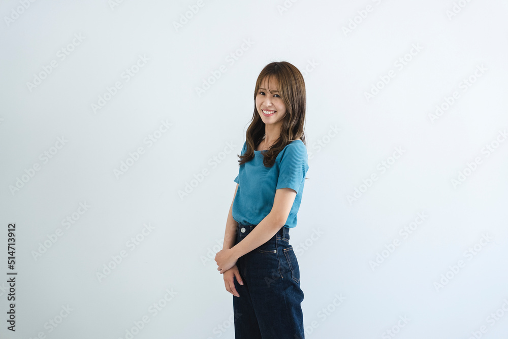 カジュアルファッションの女性 カジュアルファッションの女性