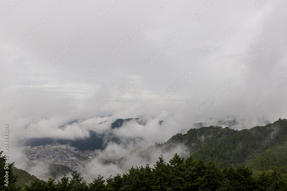 日本の岡山県高梁市の美しい山城