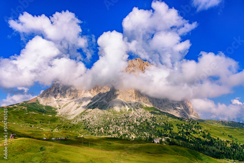 Masyw Torri del Sella za chmurami
