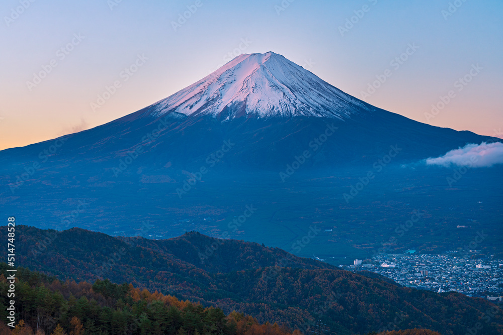 西川林道より望む富士山の夜明け