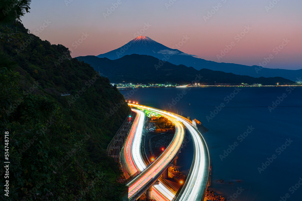 薩埵峠より夕焼けの富士山を望む