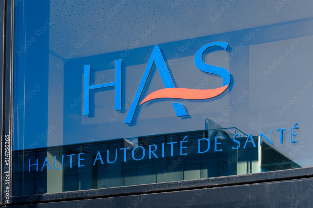 saint-denis-la-plaine-france-3-juillet-2022-logo-sur-l-immeuble