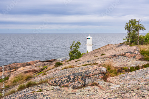 Ostseeküste mit Felsen und Leuchtturm auf der Insel Blå Jungfrun in Schweden photo