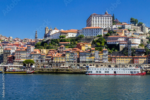 Cidade do Porto em Portugal num dia de verão