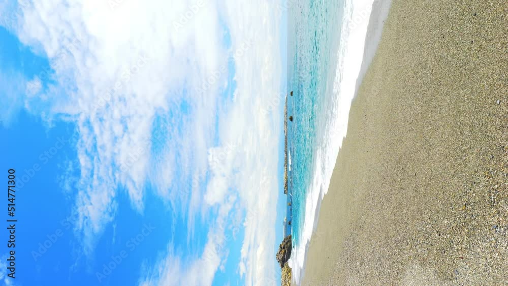 【縦動画】青空の下の夏の桂浜の海　高知県