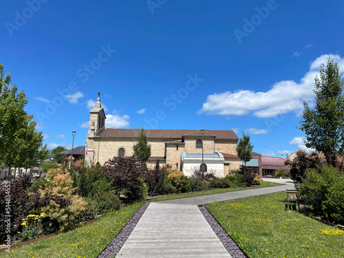 Obraz na płótnie Allée promenade à Condat-sur-VIenne w salonie