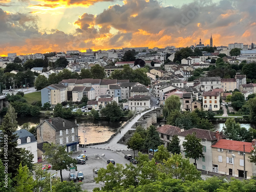 Obraz na płótnie Une autre vue sur Limoges, en soirée w salonie