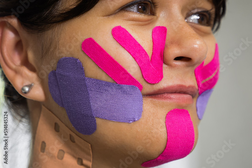 Foto Physiotherapy of Face aesthetic taping