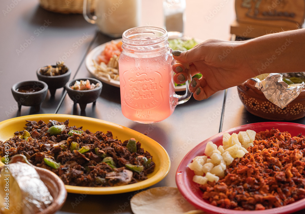 Comida mexicana, tacos de pastor y alambre Comida mexicana, tacos de pastor y alambre
