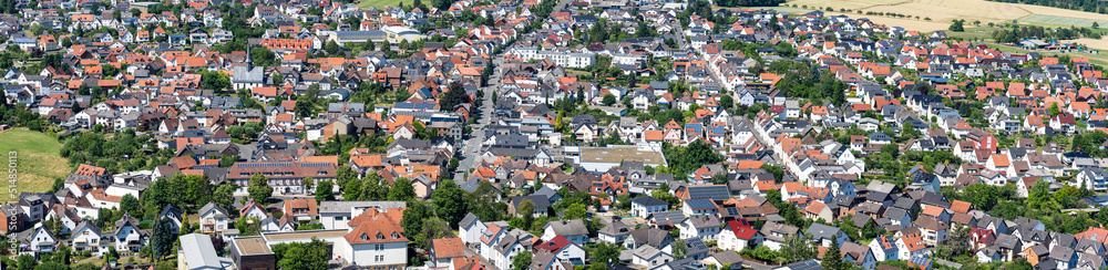 Das Häusermeer des Stadtkerns von Krofdorf-Gleiberg in Hessen, Deutschland aus der Vogelperspektive