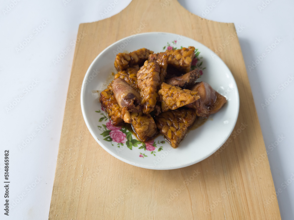 Fried chili dish made from sliced tempeh and sliced chicken liver