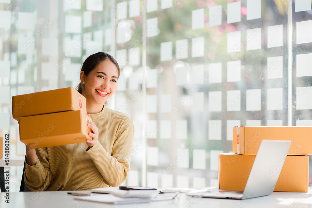 start a small business SME business owners, successful female entrepreneurs Work with laptops with boxes and check online orders to prepare boxes. Selling to customers, SME business ideas. start a small business SME business owners, successful female entrepreneurs Work with laptops with boxes and check online orders to prepare boxes. Selling to customers, SME business ideas.