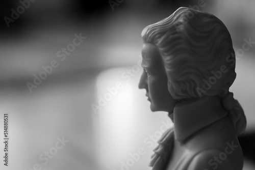 perfil de estatua busto de mozart musica clasica photo